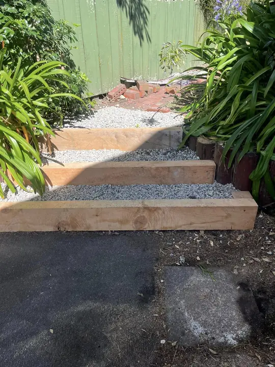 Garden steps after, timber sleepers and gravel