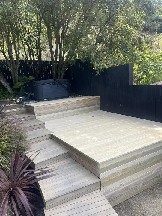 Tiered deck with spa pool area